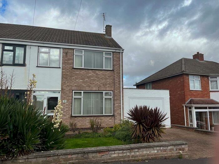 3 Bedroom Semi-Detached House To Rent In Harrow Road, CV31