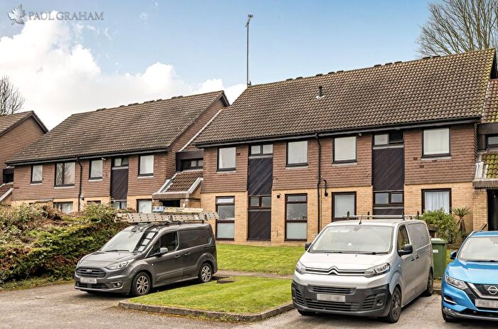 2 Bedroom Flat For Sale In Hillside Close, Banstead, SM7