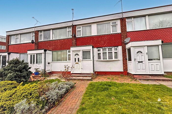 3 Bedroom Terraced House For Sale In Templewood Court, Hadleigh, SS7