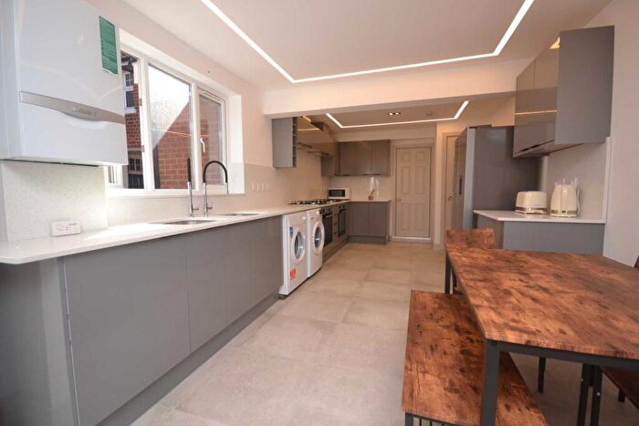 6 Bedroom Terraced House To Rent In Culver Road, Reading, RG6