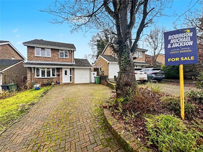 3 Bedroom Detached House For Sale In Cinnabar Close, Walderslade Woods, Kent, ME5