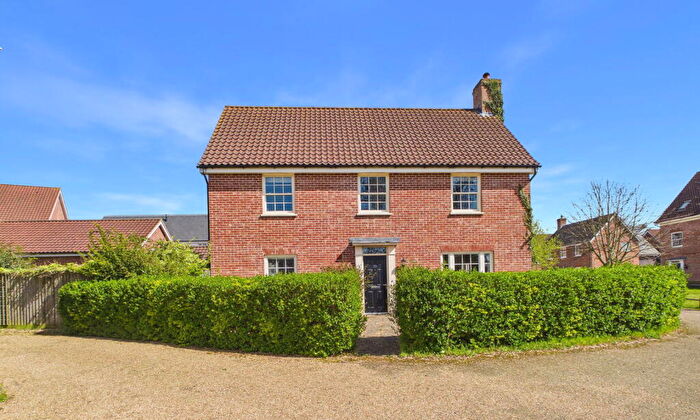 4 Bedroom Detached House For Sale In Warren Avenue, Saxmundham, IP17