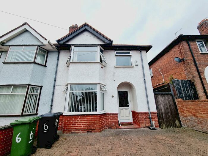 4 Bedroom Semi-Detached House To Rent In Charlotte Street, Leamington Spa, CV31