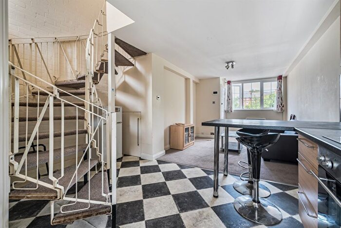 1 Bedroom Flat To Rent In The Grove, Reading, RG1