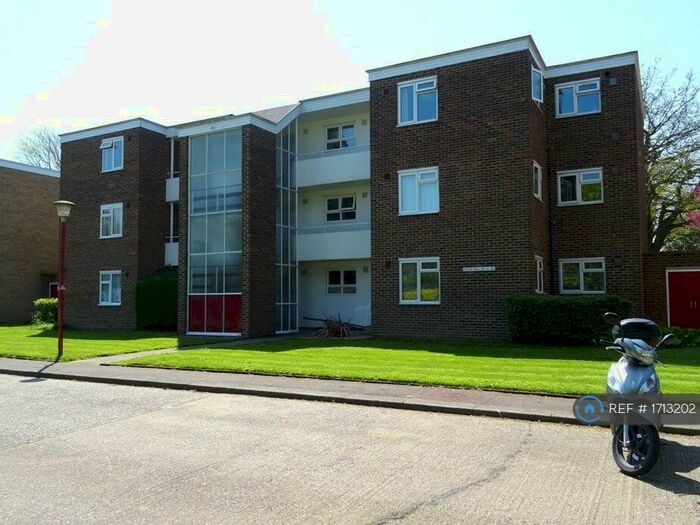 1 Bedroom Flat To Rent In Sunningdale Court, Goring-By-Sea, Worthing, BN12