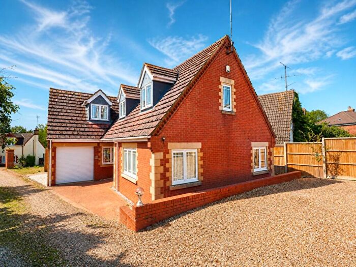 4 Bedroom Detached House For Sale In Meadow Close, Higham Ferrers, NN10
