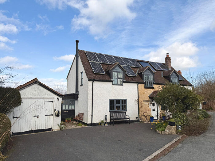 4 Bedroom Detached House For Sale In The Common, East Stour, Dorset, SP8