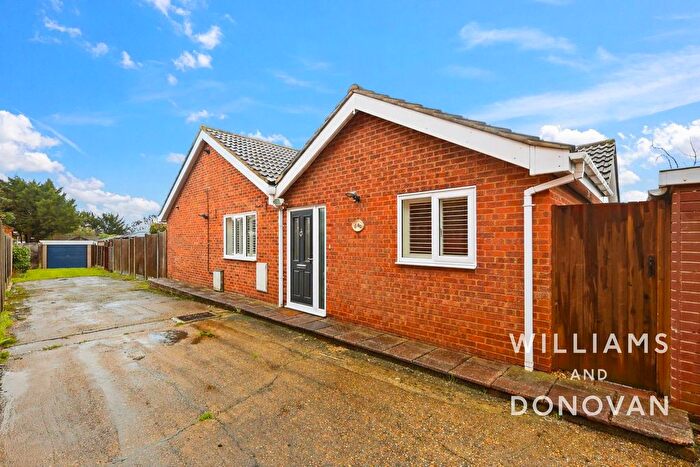 3 Bedroom Detached Bungalow For Sale In Chesterfield Avenue, Benfleet, SS7
