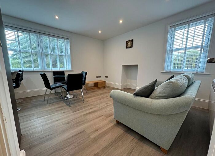 1 Bedroom Flat To Rent In Woodfield Lane, Ashtead, KT21