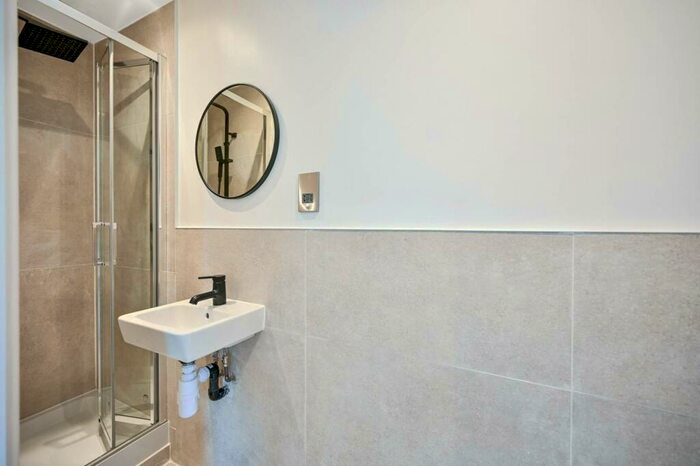 Studio To Rent In Villiers Road, Kingston, Kingston Upon Thames, KT1