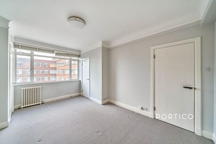 Studio To Rent In Balham High Road, London, SW17
