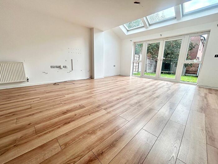3 Bedroom End Terrace House To Rent In Camp Street, Salford, M7