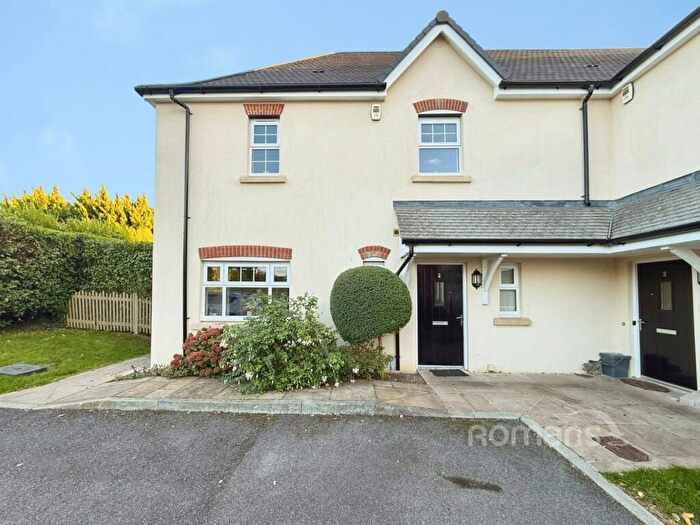 2 Bedroom End Of Terrace House For Sale In Greenacre Close, Alton, Hampshire, GU34