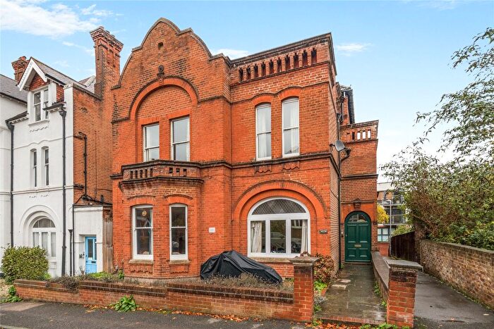 2 Bedroom Flat For Sale In Surbiton, KT6