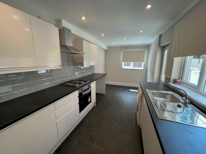 3 Bedroom Terraced House To Rent In Newly Refurbished Bedroom House - Canning Town, E13