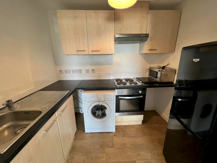 1 Bedroom Flat To Rent In Carlton Street, Castleford, WF10