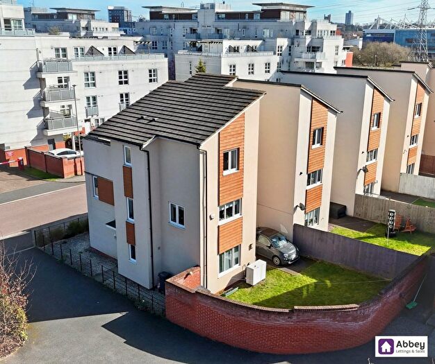 3 Bedroom Detached House For Sale In Watkin Road, Leicester, LE2