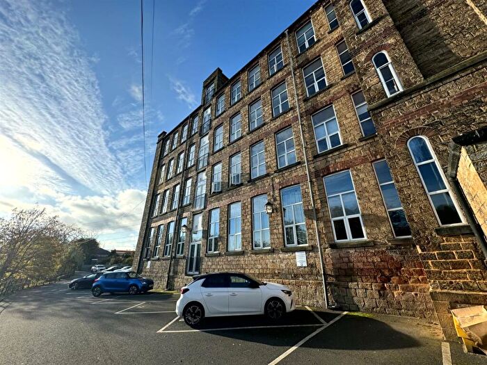 2 Bedroom Apartment For Sale In Fearnley Mill Drive, Huddersfield, HD5