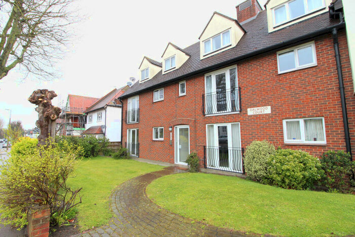 3 Bedroom Ground Flat To Rent In Dalwood Court, Hadleigh Road, Leigh On Sea, SS9