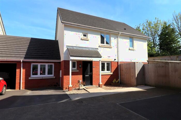 4 Bedroom Link Detached House For Sale In Osborne Gardens, Barnstaple, EX31