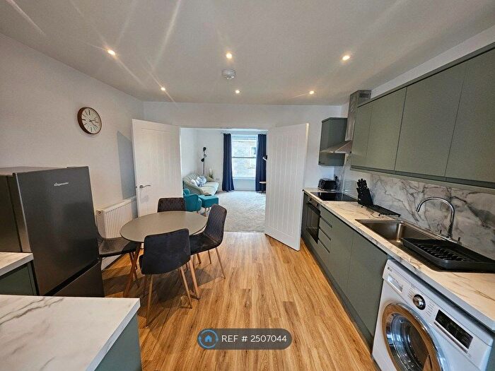 2 Bedroom Flat To Rent In Chapel Street, Camborne, TR14