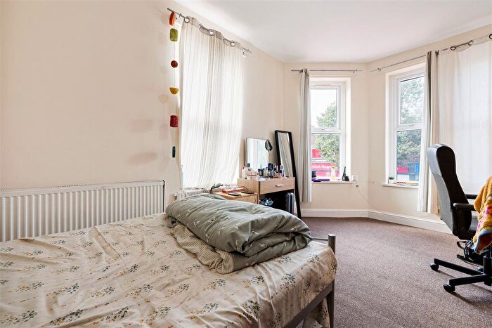 2 Bedroom Flat To Rent In High Road Leytonstone, Leytonstone, E11