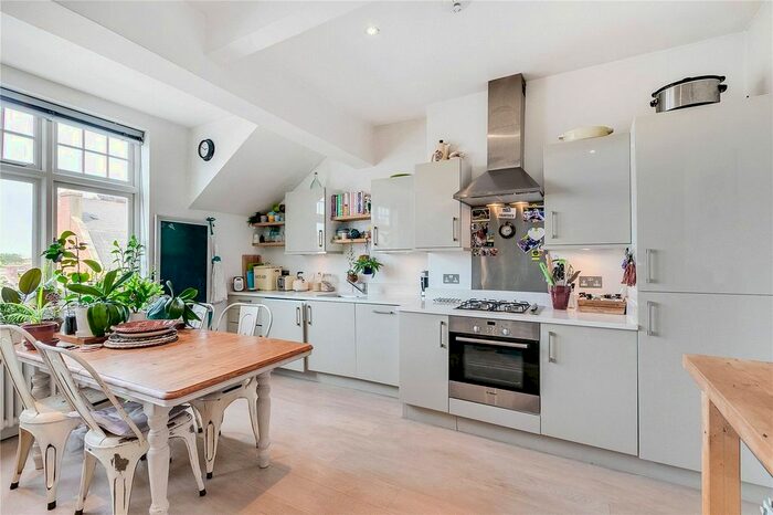 2 Bedroom Flat To Rent In Upper Richmond Road West, Mortlake, SW14