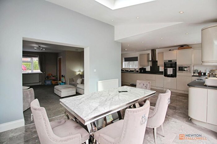 4 Bedroom End Of Terrace House For Sale In Woodland Drive, Leicester, LE3