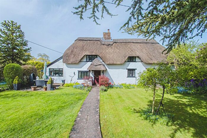 3 Bedroom Detached House For Sale In Park Lane, Cherhill, Calne, SN11