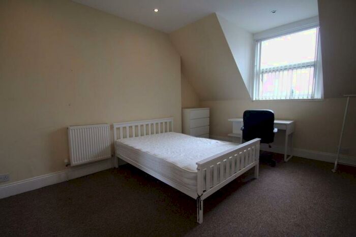 3 Bedroom Apartment To Rent In Braunstone Gate, West End, Leicester, LE3