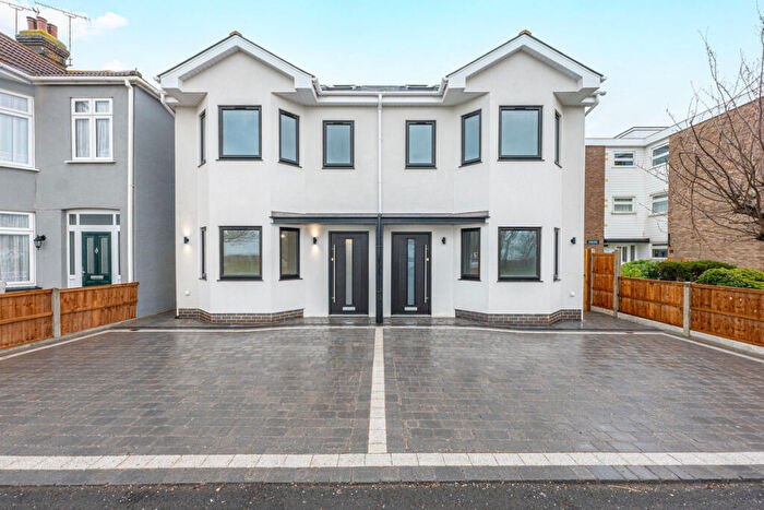 4 Bedroom Semi-Detached House To Rent In London Road, Benfleet, SS7