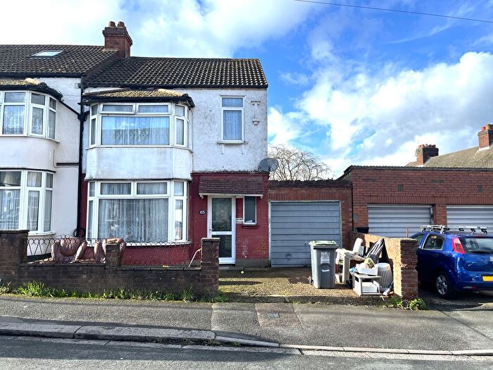 3 Bedroom Semi Detached House To Rent In Grantham Road, Luton, LU4