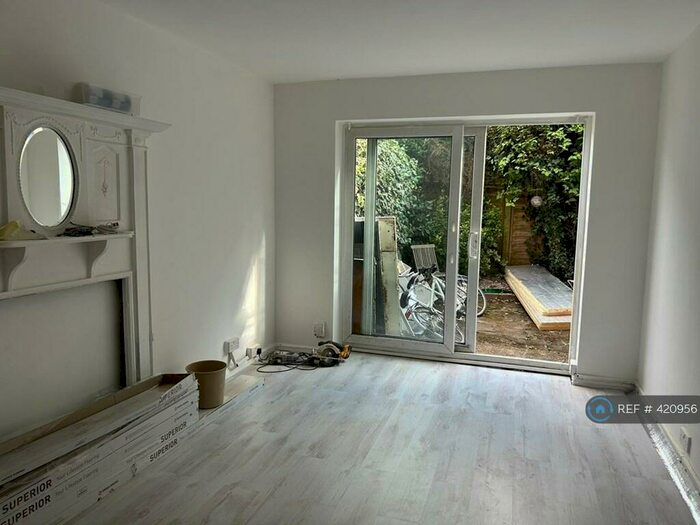 2 Bedroom Maisonette To Rent In Glentham Road, London, SW13