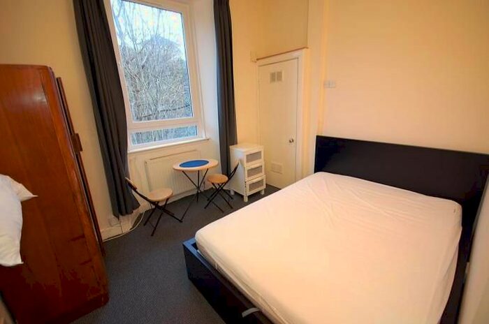 2 Bedroom Flat To Rent In Broughton Road, Flat, EH7