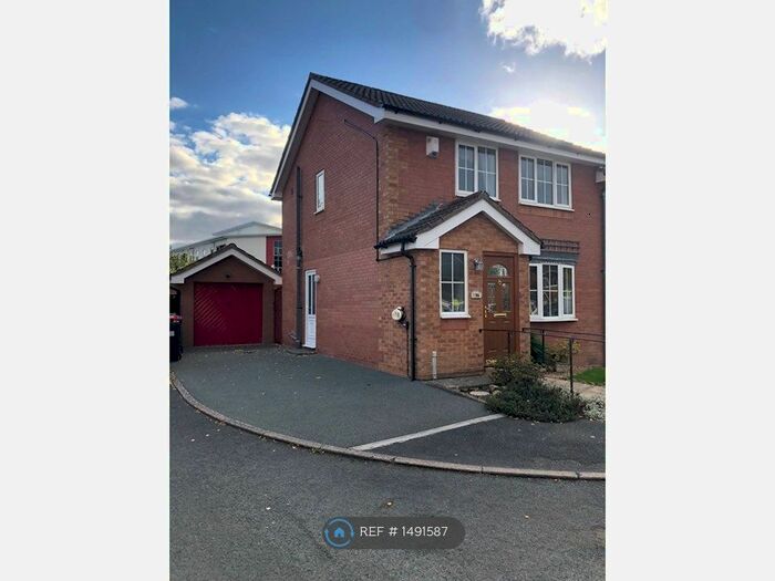 3 Bedroom Semi-Detached House To Rent In Trevithick Close, Telford, TF7