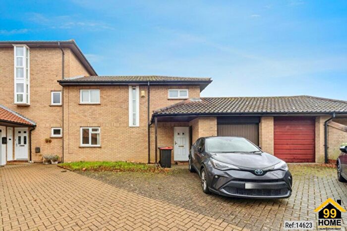 3 Bedroom Semi-Detached House For Sale In Kensington Drive, Milton Keynes, MK8