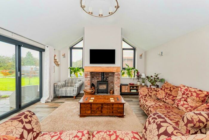 3 Bedroom Detached Bungalow For Sale In Field View, Long Lane, Beverley, HU17