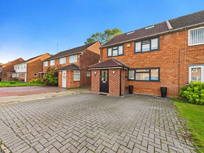 4 Bedroom Semi-detached House For Sale In Barton Road, Langley, Berkshire, SL3