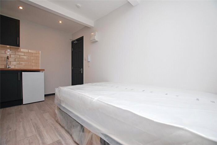 1 Bedroom House Of Multiple Occupation To Rent In Raymond Crescent, Guildford, Surrey, GU2