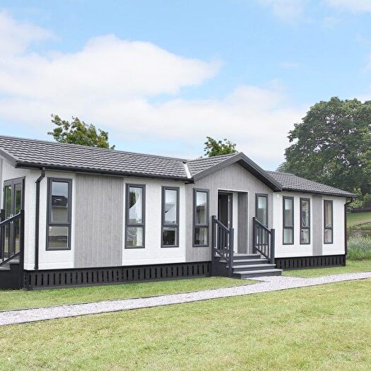 2 Bedroom Mobile/park Home For Sale In Burnt House Lane, Newport, Isle Of Wight, PO30