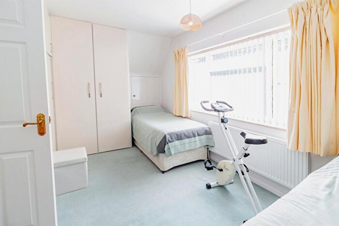 2 Bedroom Bungalow For Sale In Hexton Road, Barton-Le-Clay, Bedford, MK45