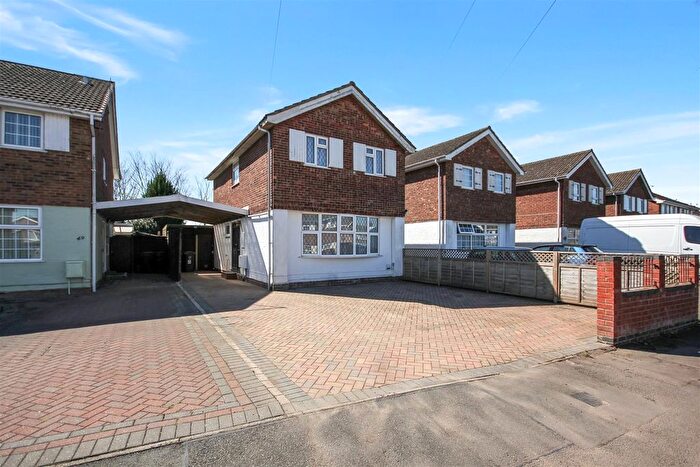 3 Bedroom Detached House For Sale In Dingle Road, Rushden, NN10