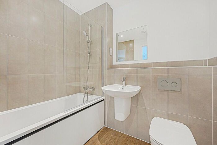 2 Bedroom Flat To Rent In Beacon Place, Milton Keynes, Buckinghamshire, MK2
