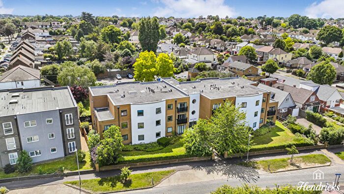 2 Bedroom Flat For Sale In Prince Avenue, Westcliff-On-Sea, SS0