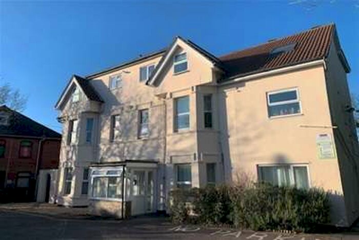 2 Bedroom Flat To Rent In Charminster, BH8