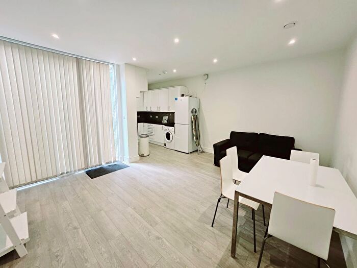 1 Bedroom Flat To Rent In Brookside Road, London, NW11