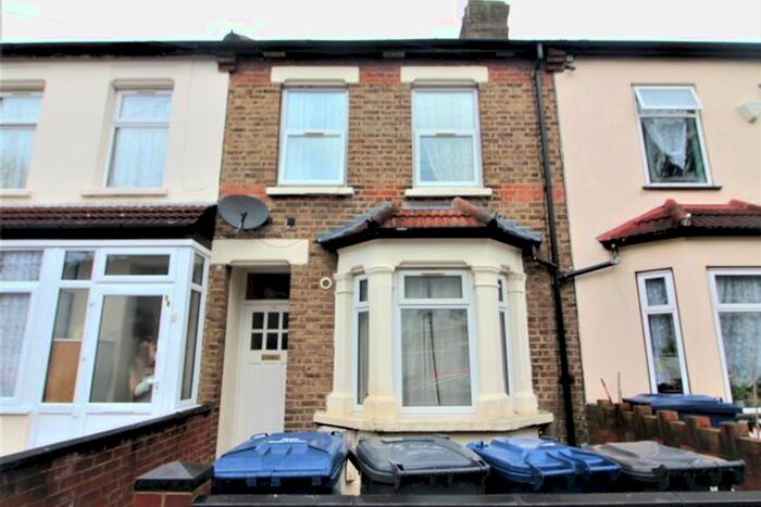 2 Bedroom Flat To Rent In Queens Road, Southall, UB2