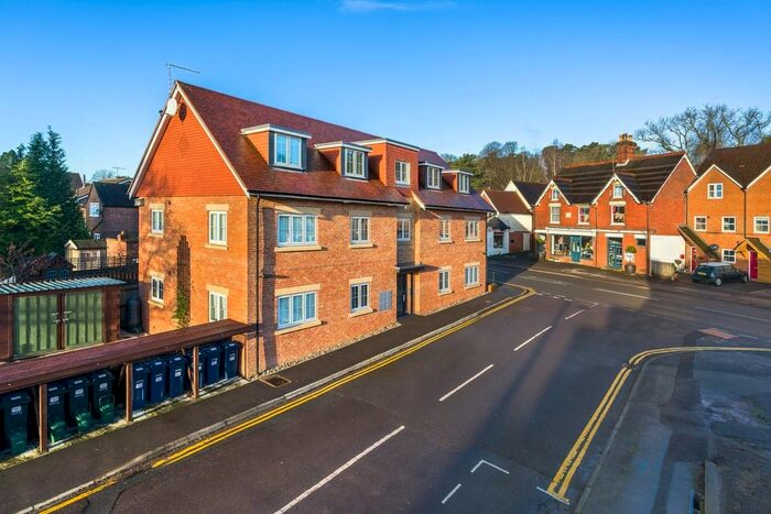 2 Bedroom Flat To Rent In Lion Mead, Haslemere, GU27