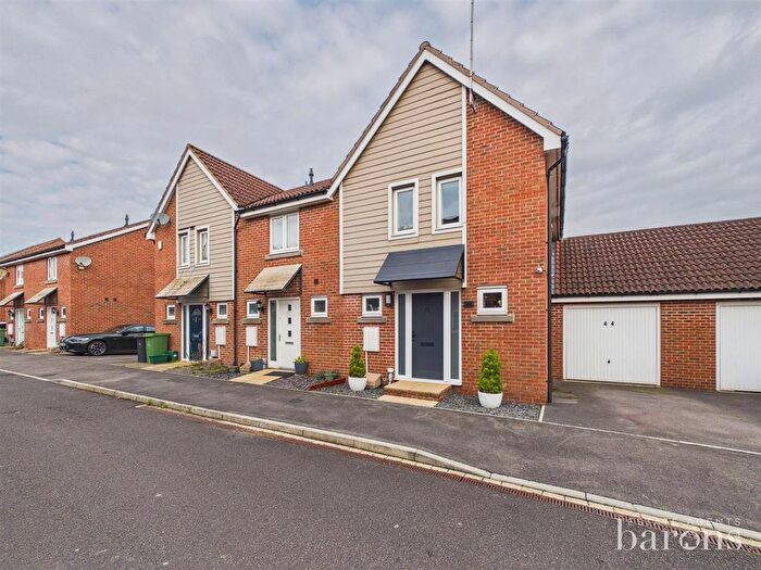 3 Bedroom End Terrace House For Sale In Benham Road, Basingstoke, RG24