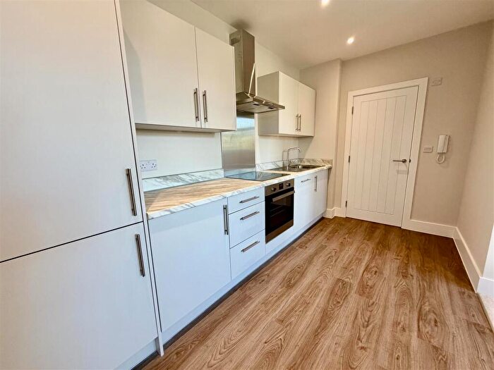 2 Bedroom House To Rent In Spring Hall Lane, Halifax, HX1